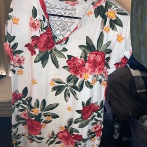 I’m getting rid of Some clothes I’m only asking for $4 dollars per item